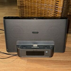 COPY - Sony dream machine, iPod charging dock alarm clock